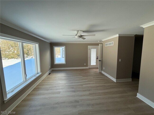 Building Photo - 3940 Ellendale Rd