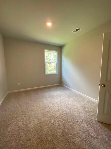 Building Photo - 144 Valimar Dr