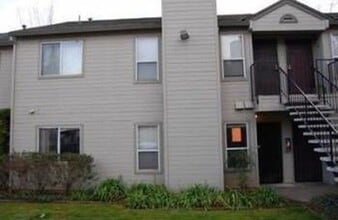 Building Photo - Rosemont Condo - Spacious & Updated 2-Bed, 1-Bath Condo with In-Unit Laundry!