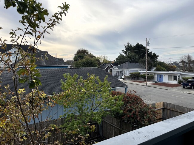 Building Photo - 31 W Dollison St