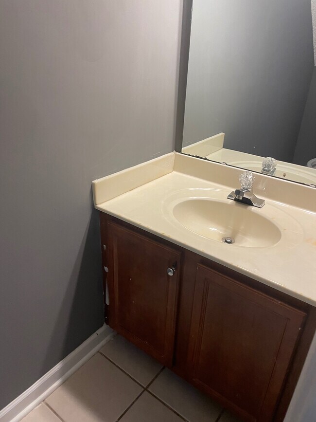 Building Photo - Room in House on Brian William Rd