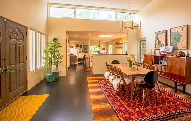 Building Photo - 4 Bed 3.5 Bath Carolyn Heights Home W/Stunning Finishes & Ideal Outdoor Space!  Option for Early ...