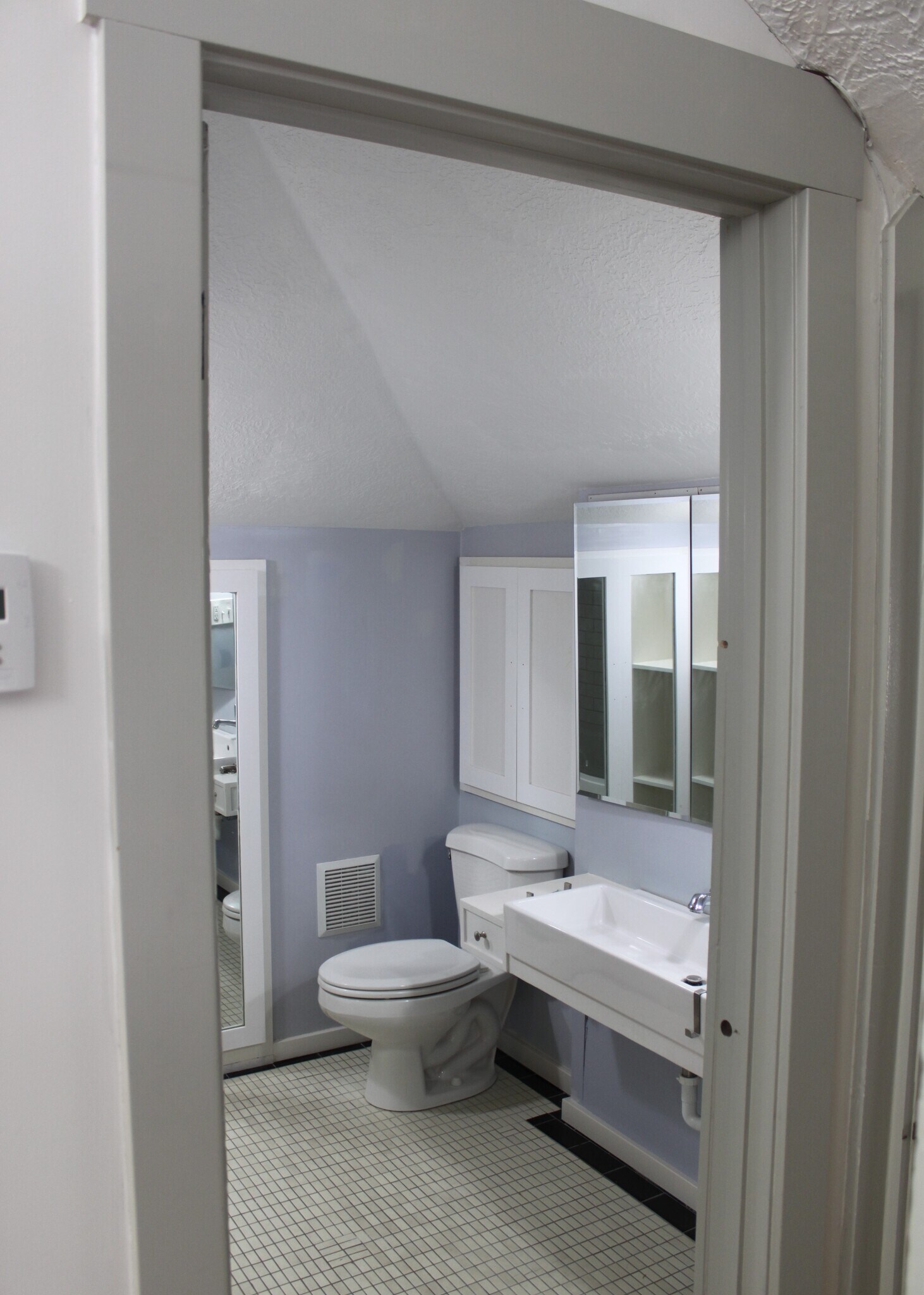 Bath detail - 851 E 3rd Ave