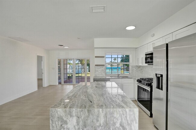 Building Photo - 4200 NE 15th Ave