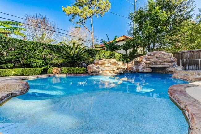 Building Photo - 5410 Valerie St