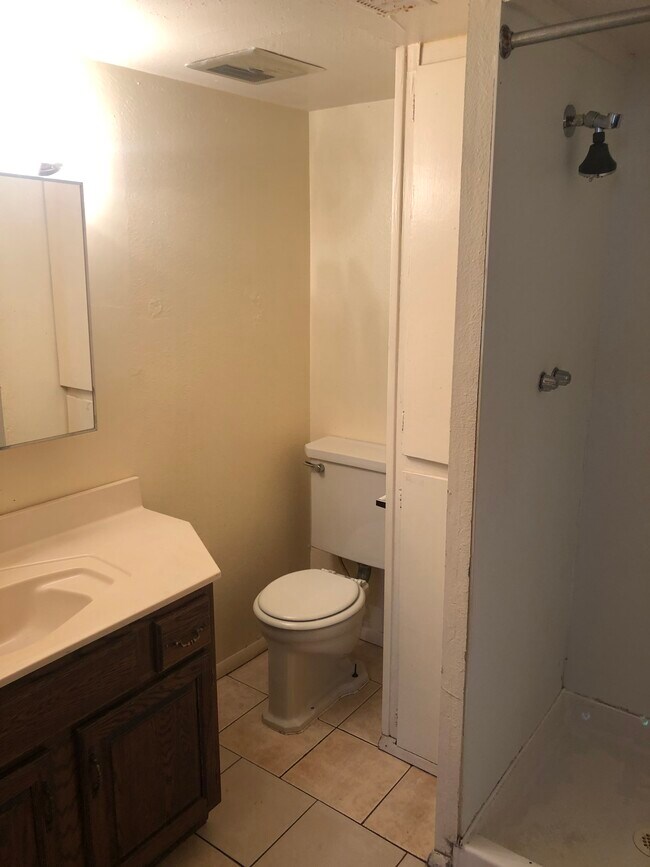 Building Photo - 364 Ruxton Ave