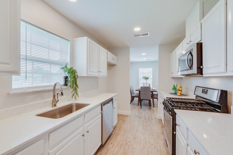 Building Photo - 380 Railroad Ave