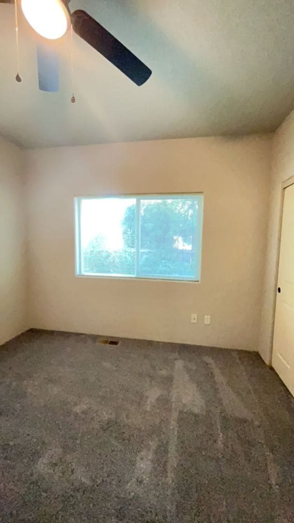 Building Photo - 2 Bedroom 2.5 Bath House