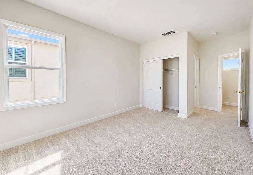 Building Photo - 5 Almond Orchard Ln