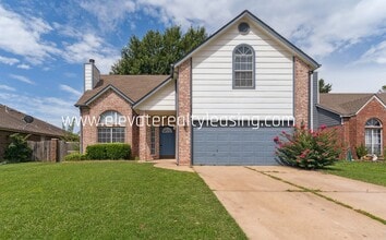 Building Photo - 1504 N Willow Ave