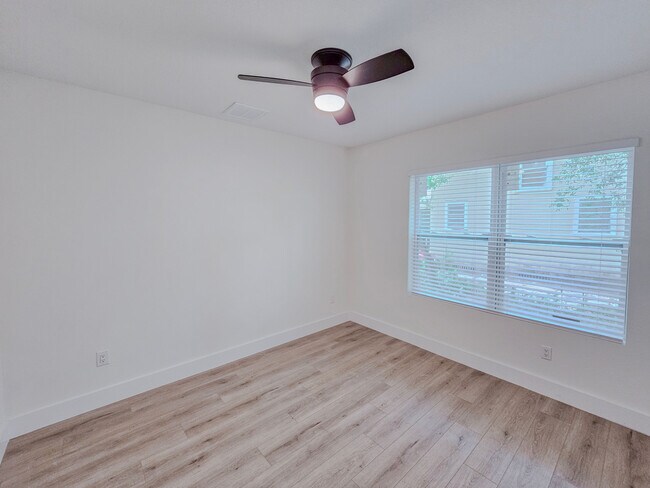 Building Photo - 701 W Plaza Pl