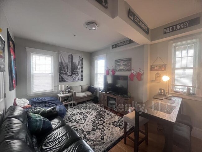 Building Photo - 247 L St