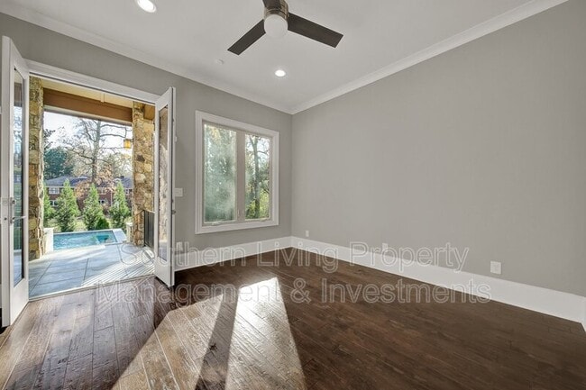 Building Photo - 2011 Sharon Ave