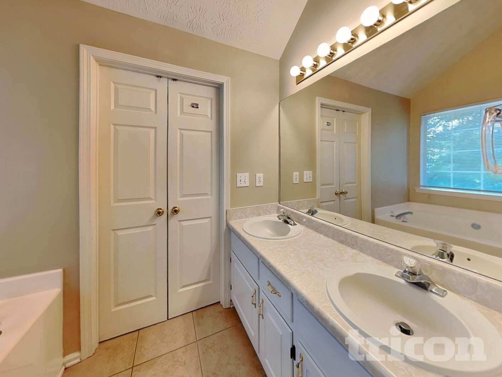 Building Photo - 50 Tufts Cir