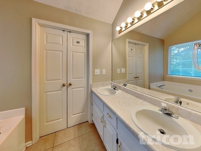 Building Photo - 50 Tufts Cir