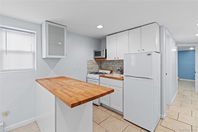 Building Photo - 26 Indiana Ave