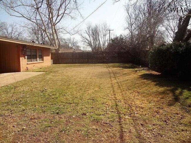Building Photo - 1553 Hanover Rd