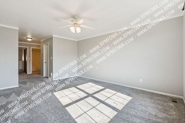 Building Photo - 513 E 4th St