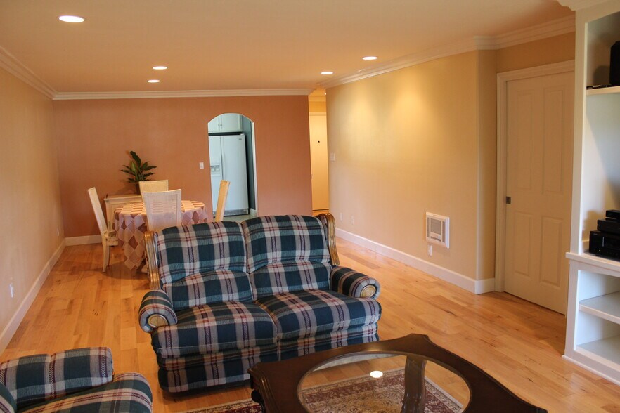 Building Photo - 1009 La Pluma Ct