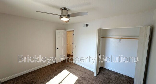 Building Photo - 2029 S Nina Cir