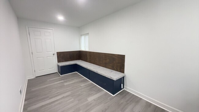 Building Photo - 212 Waverly Dr