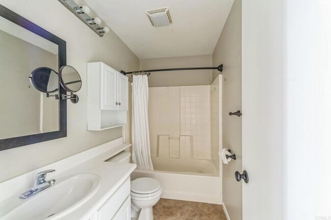 Building Photo - 3 Bedroom 2.5 Bathroom townhouse