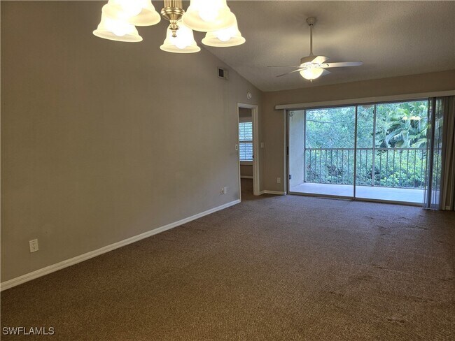 Building Photo - 605 Squire Cir