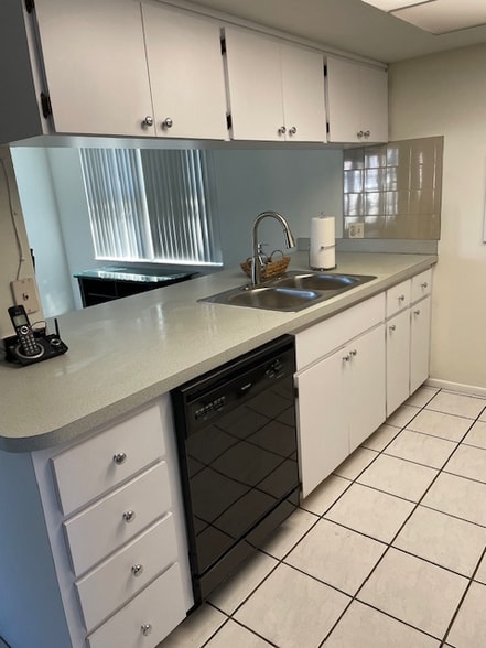 Building Photo - 3720 Cockatoo Dr