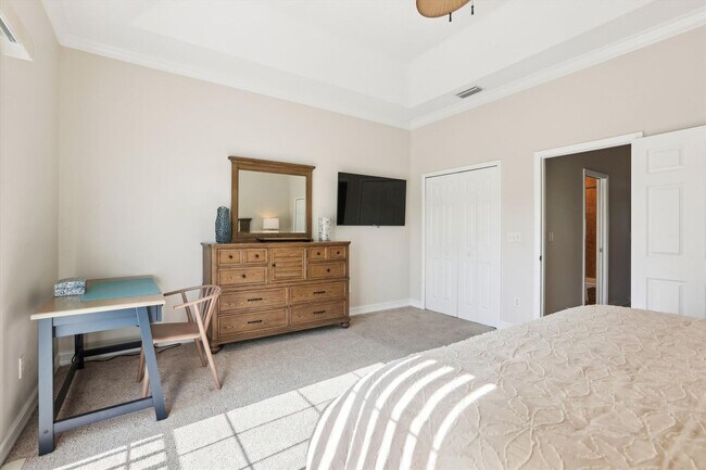 Building Photo - 361 Royal Caribbean Ct