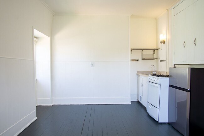 Building Photo - Flexible Leases! Corner Single Room in Dar...