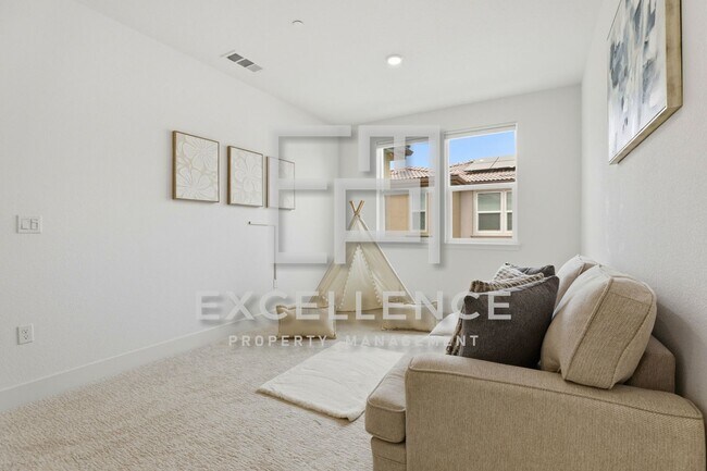 Building Photo - One Year New Home!  3/2.5 With Beautiful Updates Throughout Including Quartz Counters, Water Filt...