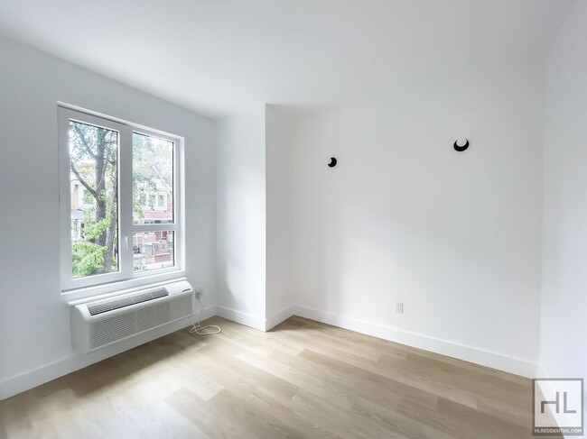 Building Photo - President Street / Crown Heights / Spaciou...