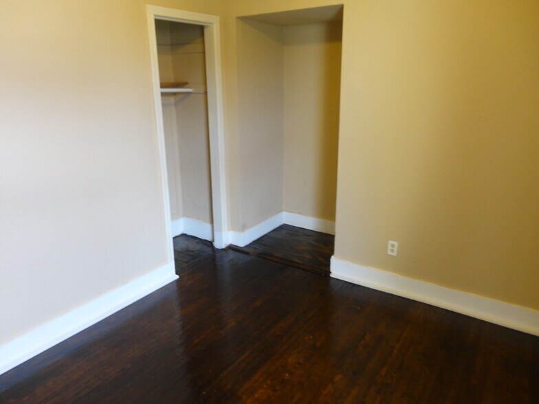 Building Photo - 213 E Mulberry St