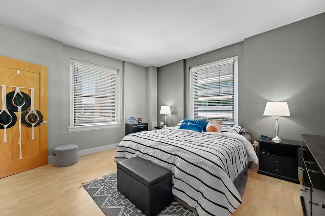 Building Photo - Fantastic 2 bed 2 bath Downtown Condo for ...