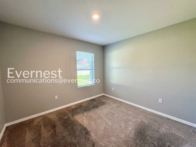 Building Photo - Limited Time Special Offer / 5 Bed/3 Bath Home with Garage / Pet-Friendly / Vouchers Accepted / A...