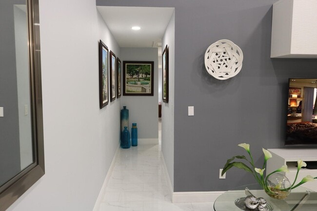 Building Photo - 1031 Summit Pl Cir