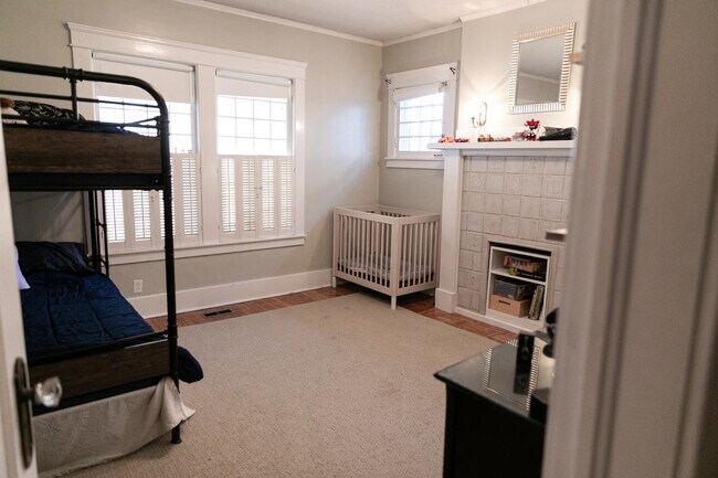 Building Photo - 881 Chester Rd