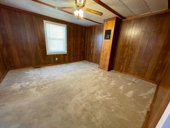 Building Photo - Adorable 2 Bedroom in Eden