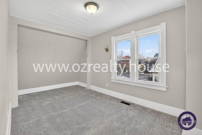 Building Photo - 3940 Vermaas Ave