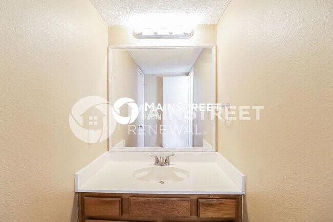 Building Photo - 3 Bedroom Pet-Friendly Home in Cedar Hill,...