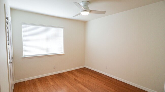 Building Photo - Beautifully Remodeled 3 Bed, 2 Bath Home i...