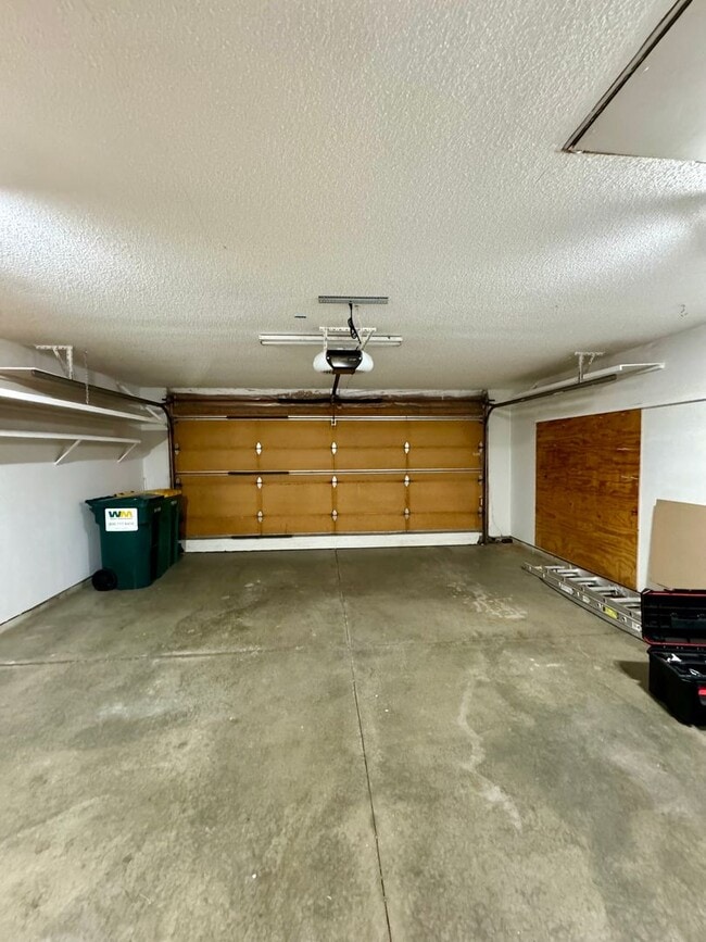 Building Photo - 4851 Tee Ct SW