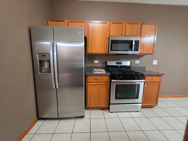 Building Photo - 3959 Blackstone Dr