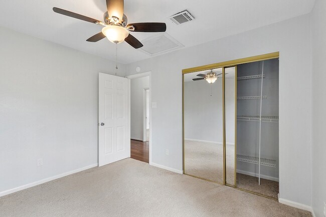 Building Photo - 3223 Golden Willow Dr