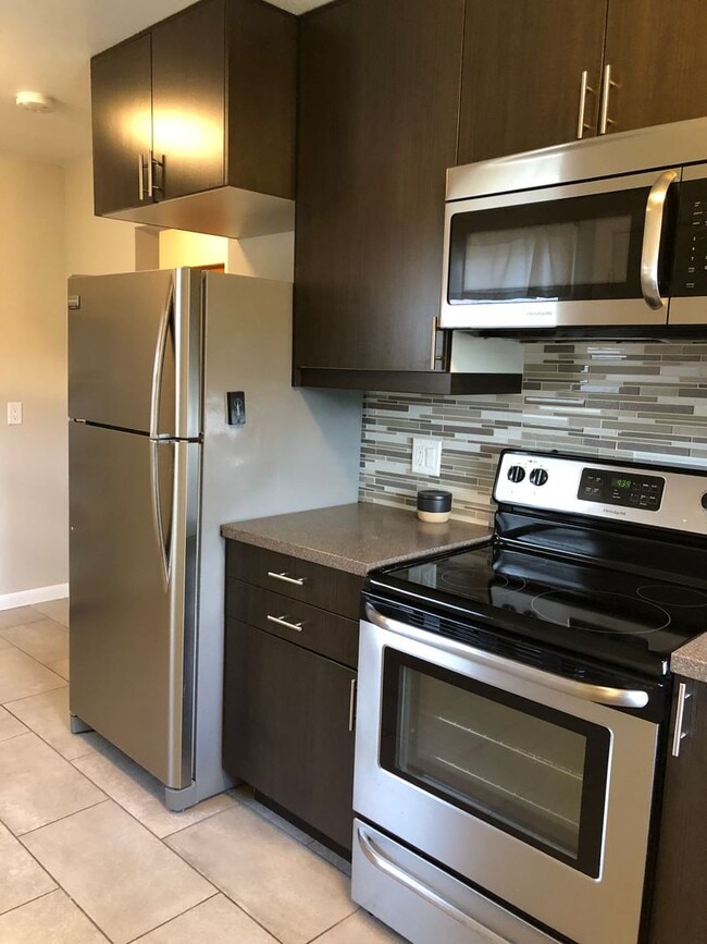 Building Photo - Updated throughout with new master suite!