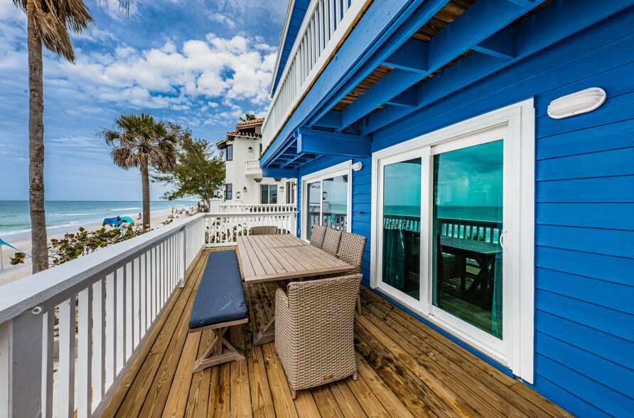 Main Balcony Lounge Area - 8432 W Gulf Blvd