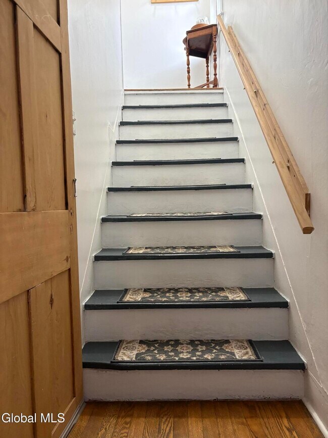 Building Photo - 20 Elm St