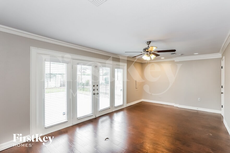 Building Photo - 4504 Francisco Ct