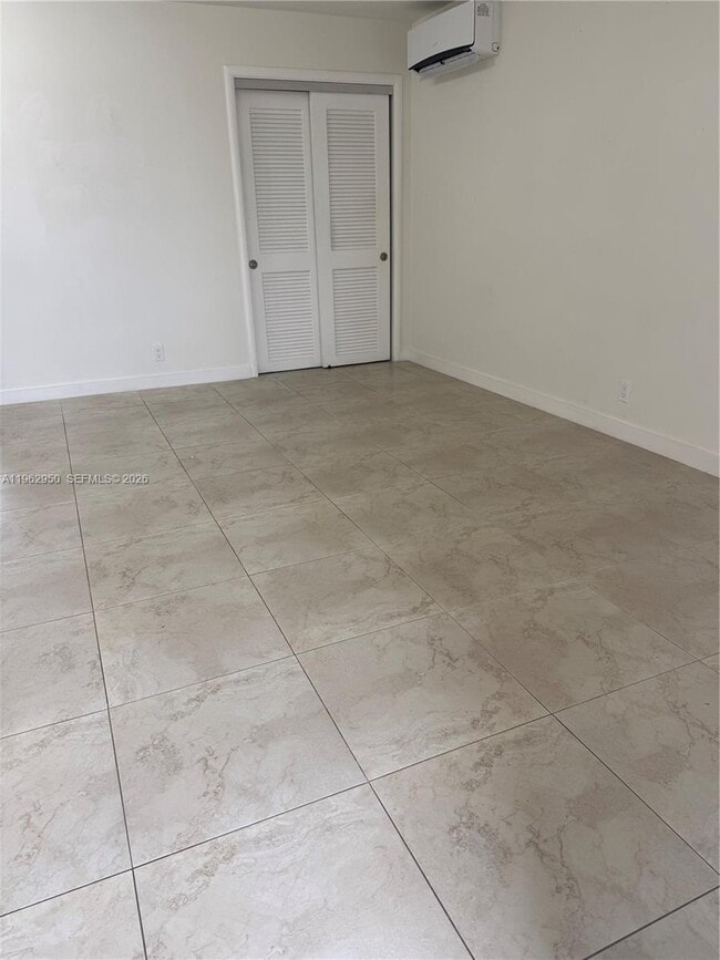 Building Photo - 722 NE 8th St