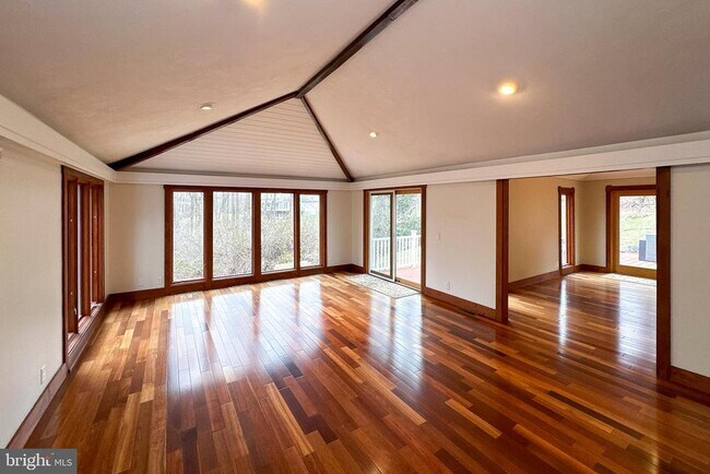 Building Photo - 19 Ridgeview Rd